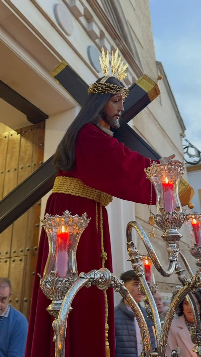 En el peligro invoqué al Señor, y él me escuchó.

Hoy es Viernes del Señor.

#SeñordeCasariche 
#ProtectorPerpetuo 
#NazarenoyEsperanza 💜⚓💚