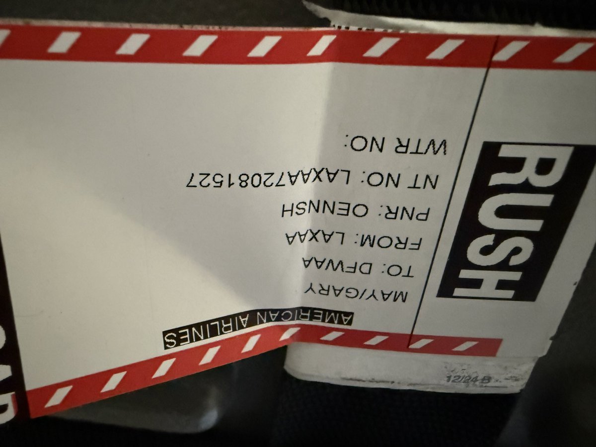 imacsweb's tweet image. Not sure who’s more inept… .@tsa or .@AmericanAir this time. Checked in 4/4 for a flight #DFW #LAS and my bike made it to #LAX with ANOTHER bag tag/name and just received the bike today 4/10 back in Dallas. Almost as bad as last year when AA broke my bike and didn’t cover it!!!…
