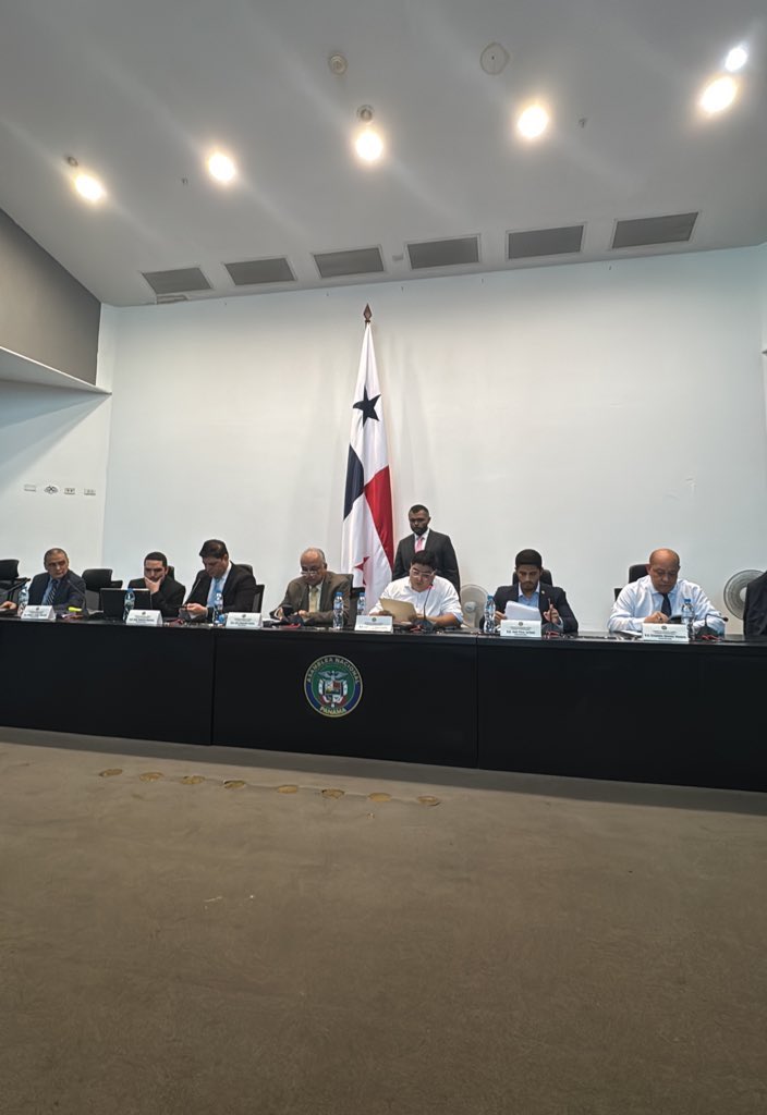 pedroquijanom's tweet photo. Esto es lo que se pretende debatir el lunes en la comisión de gobierno porque hoy no tenían los votos.

No hay cabida para esto. Absurdo. https://t.co/4pRm2Qe0rj