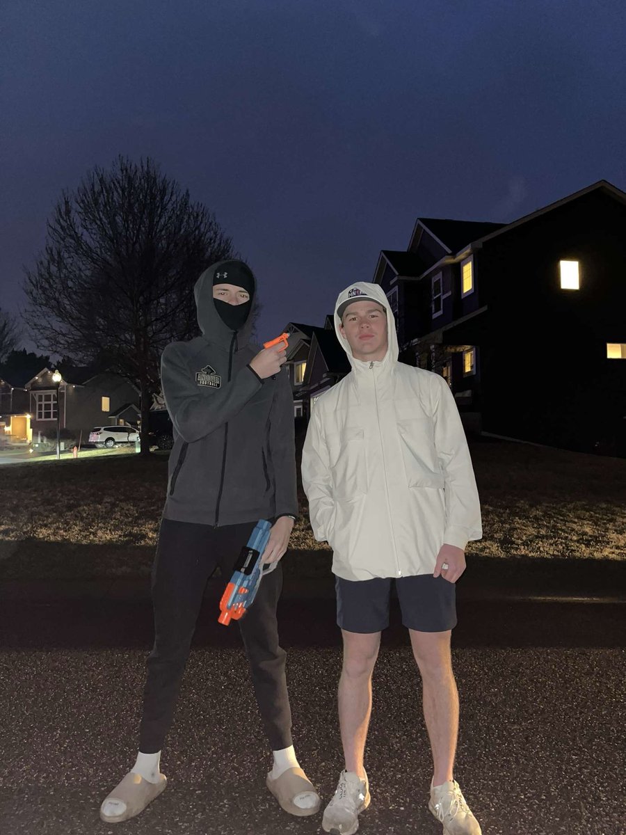 RICKYYNEM's tweet photo. Ricky n em slaughter another member of the gentlemen’s club after lardon blicks down dommer during his sneaky link with Merrill. this is the squads 6th kill of the war reviving Logan strand ⁦@AHSNERFWAR25⁩ https://t.co/I8SziFuTqZ