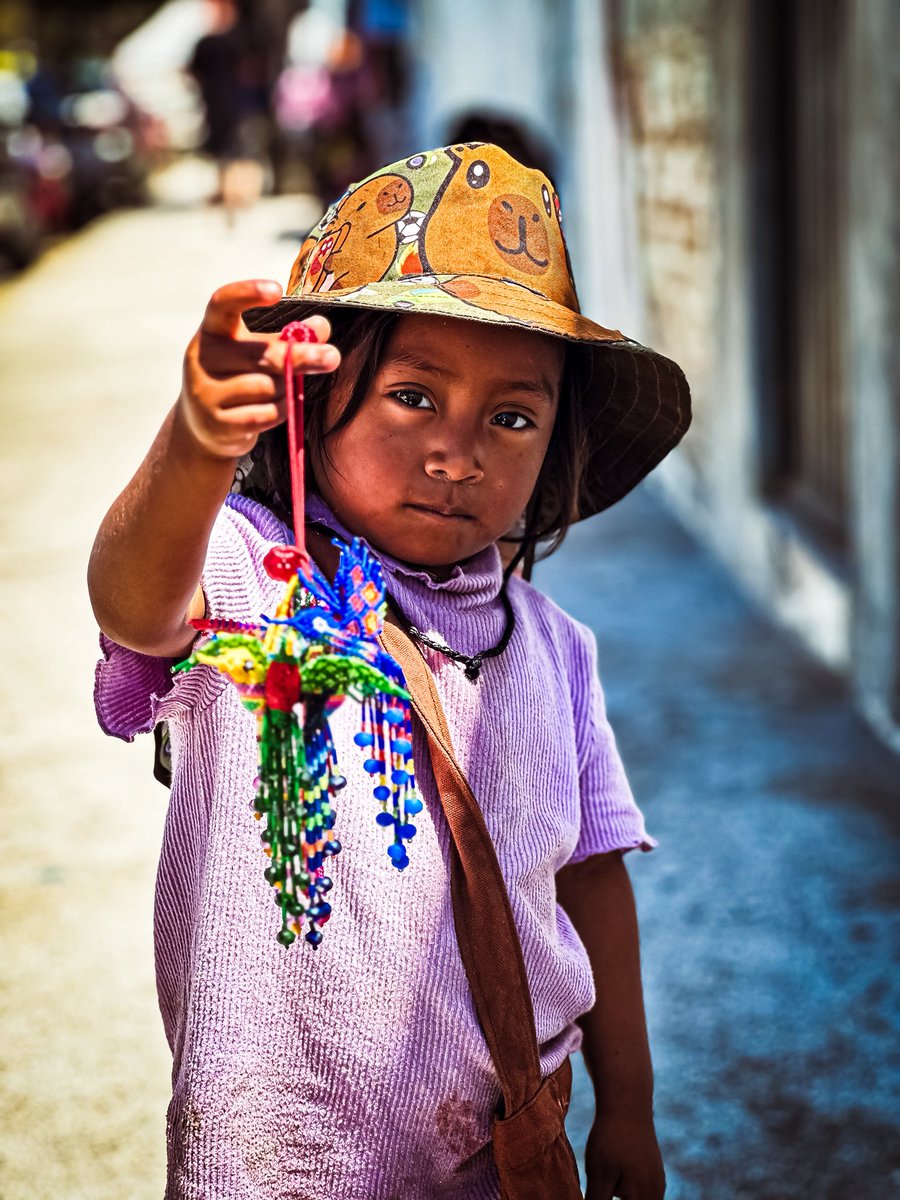 advcampitelli's tweet photo. We met this adorable little girl trying to sell us a nicknack. #mexico🇲🇽 #beautiful #addorable #travel #bucerias https://t.co/6xZMMRw7Ko