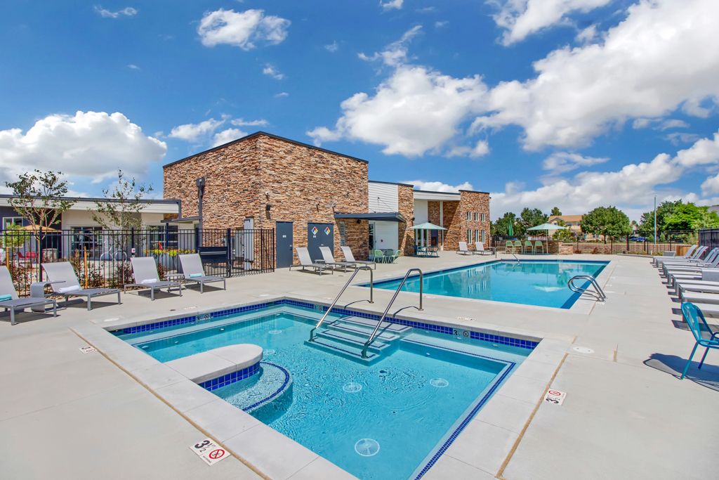 Pool season is just around the corner at VerraWest! ☀️ Get ready to soak up the sun and enjoy those perfect Colorado summer days by the pool. Who’s counting down the days with us?