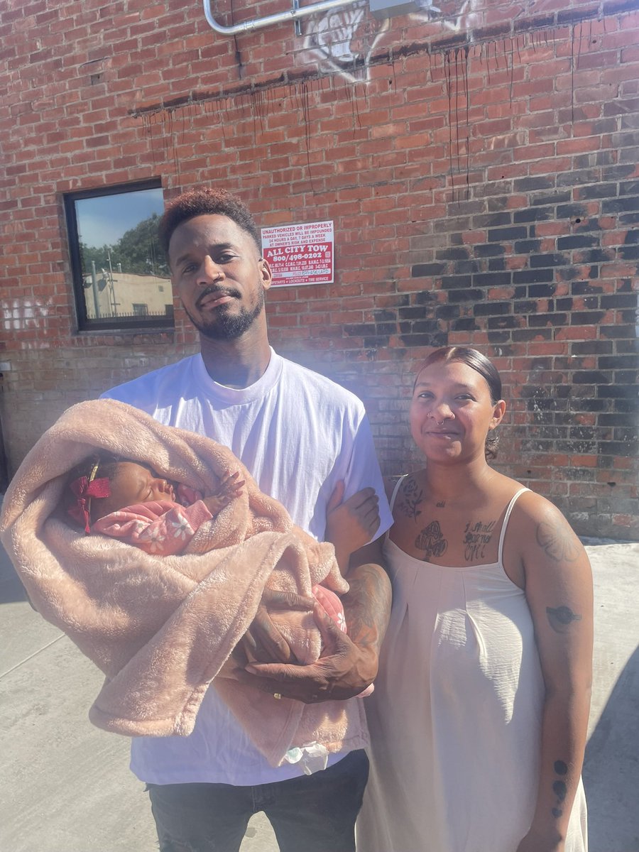 Dopess_Music's tweet photo. Rapper P. Korleone and his familia 😍🥰 https://t.co/dMDBVCsiNh