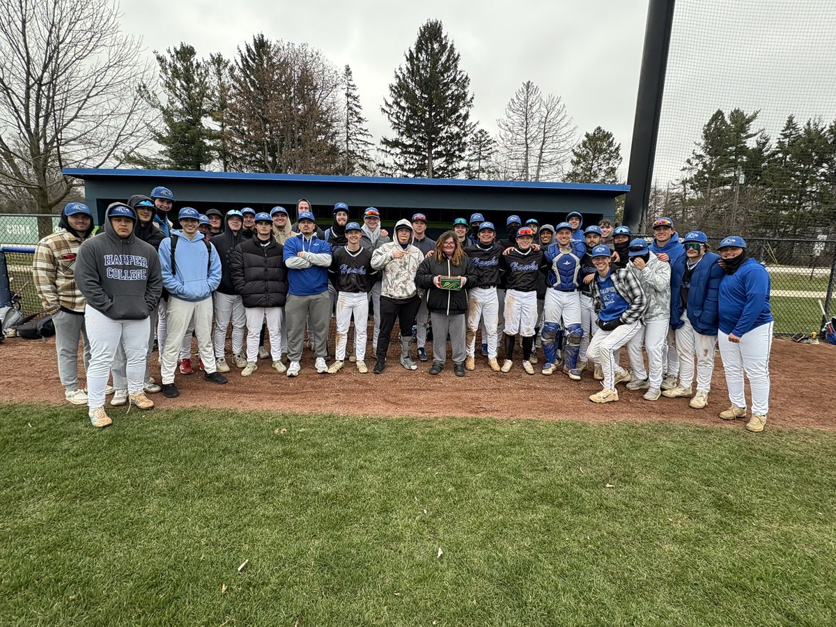 Hawks win against CLC to improve to 20-4 and 12-4 in Region. 

Sarna (W) 5 2/3 IP  6 H 1 ER 4 K 
Fahey 3 1/3 IP 2 H 0 ER 4 K 
King 2 for 3 1 RBI

Hawks stole 7 bases. 

Shoutout Julia Mango for the Chocolate Chip Oatmeal Cookies! 

#Unwritten