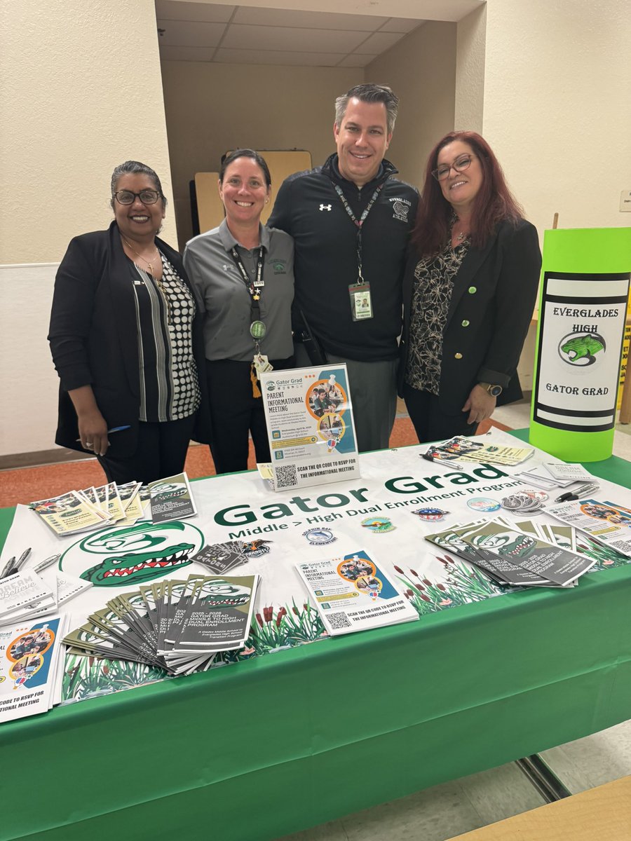EHSPrincipal3's tweet photo. Partnering for success! πEverglades HS joined Glades MS at their Curriculum Night to showcase our Gator Grad Dual Enrollment program which offers an enriching academic experience for motivated middle
school students seeking to accelerate their education. @Glades_MS #GatorGrad https://t.co/2VBWYbwGla