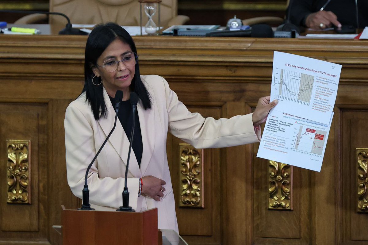 AntibloqueoVen's tweet photo. #GuerraArancelaria || La Vicepresidenta Delcy Rodríguez indicó que el principal perdedor con la política arancelaria impuesta por el presidente Donald Trump, es el propio pueblo estadounidense. 

Asimismo, afirmó que la política arancelaria cambia el curso de las relaciones comerciales internacionales, financieras y la geopolítica internacional.

@Asamblea_Ven @planwac