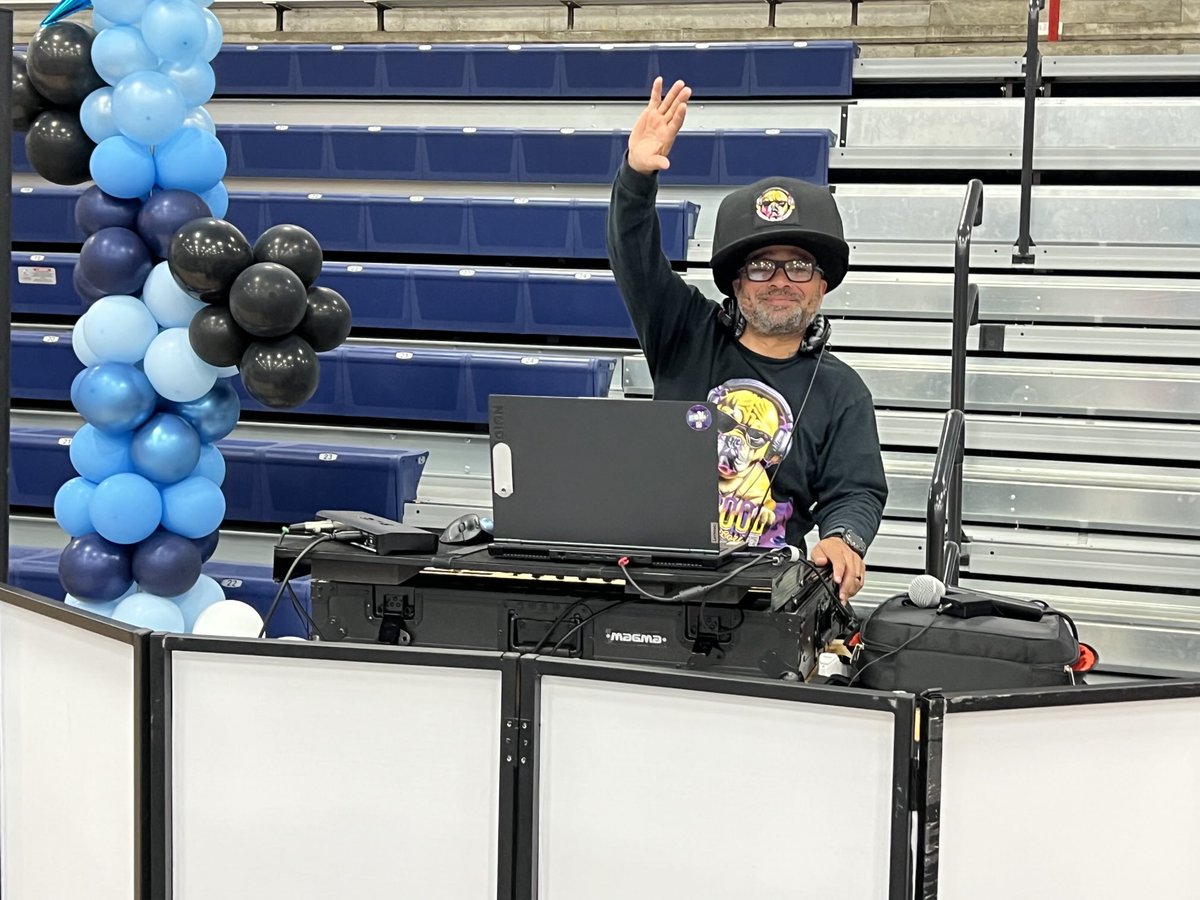conley4kids's tweet photo. Whites Creek CLUSTER TN Ready Family Bash! ❤️ 💙 ⁦@MetroSchools⁩ ⁦@mnps_fcp⁩ ⁦@robtay_erryday⁩ https://t.co/bzsoahCgsS