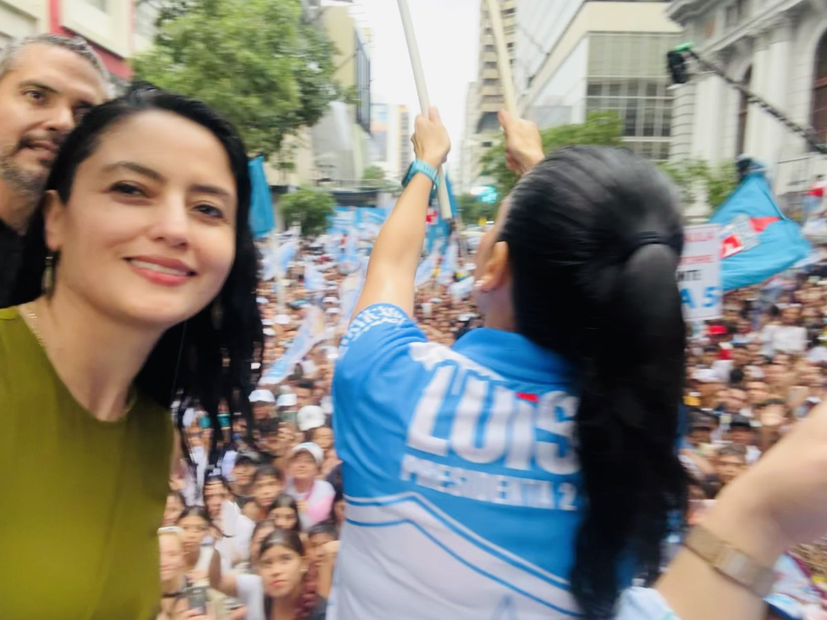 VeroSilvaEc's tweet photo. #EsConLuisa
#SomosPatria
🚩… Y se siente en todo el Ecuador, este 13 de Abril, GANA la Democracia, GANA la Vida, GANA nuestro derecho a vivir en PAZ‼️ https://t.co/w5rx0fiWBx