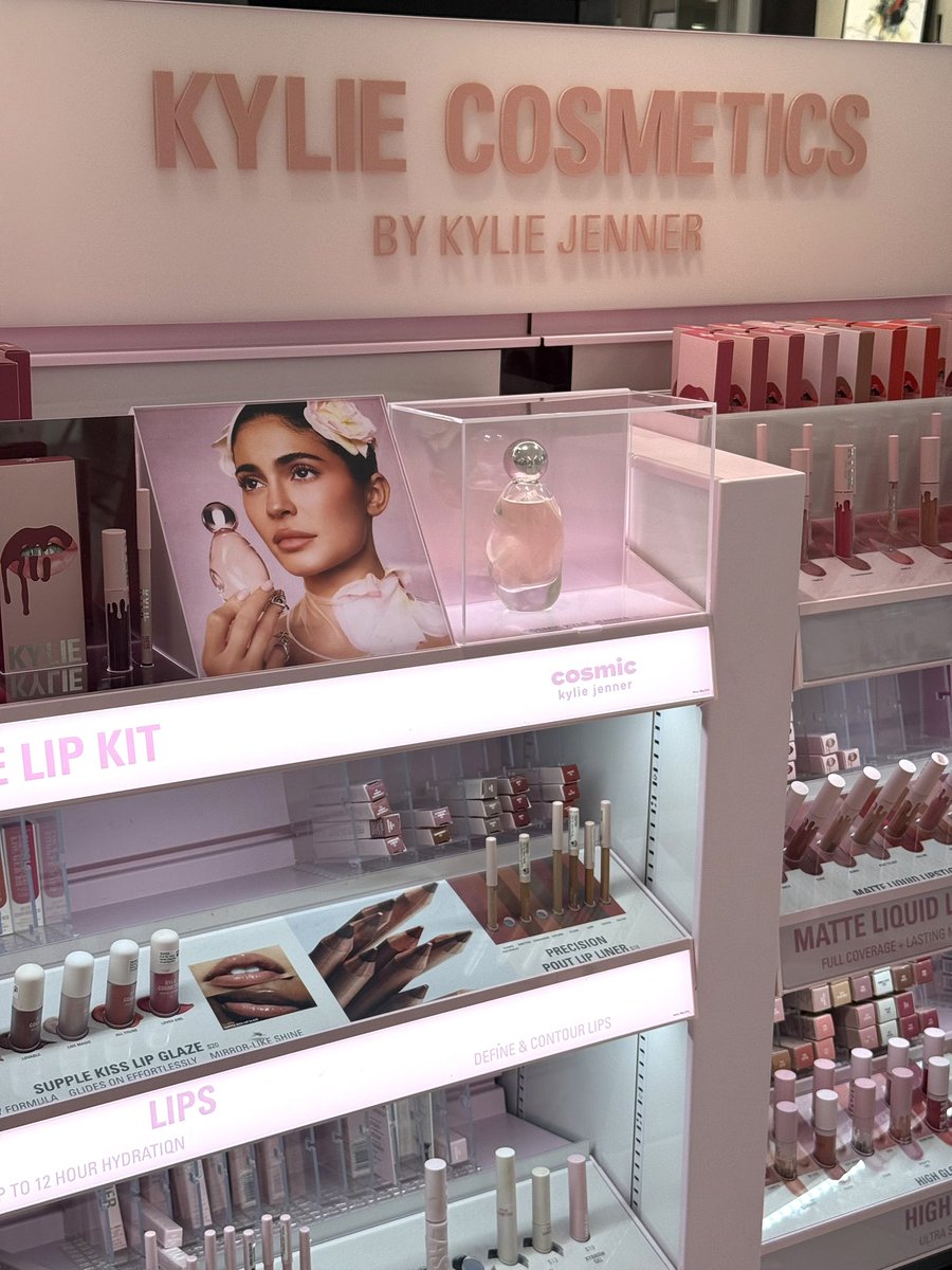 kyliecosmetics's tweet photo. shop cosmic 💗���� now available at @Macys! #cosmickyliejenner https://t.co/5vm3kl4fbn