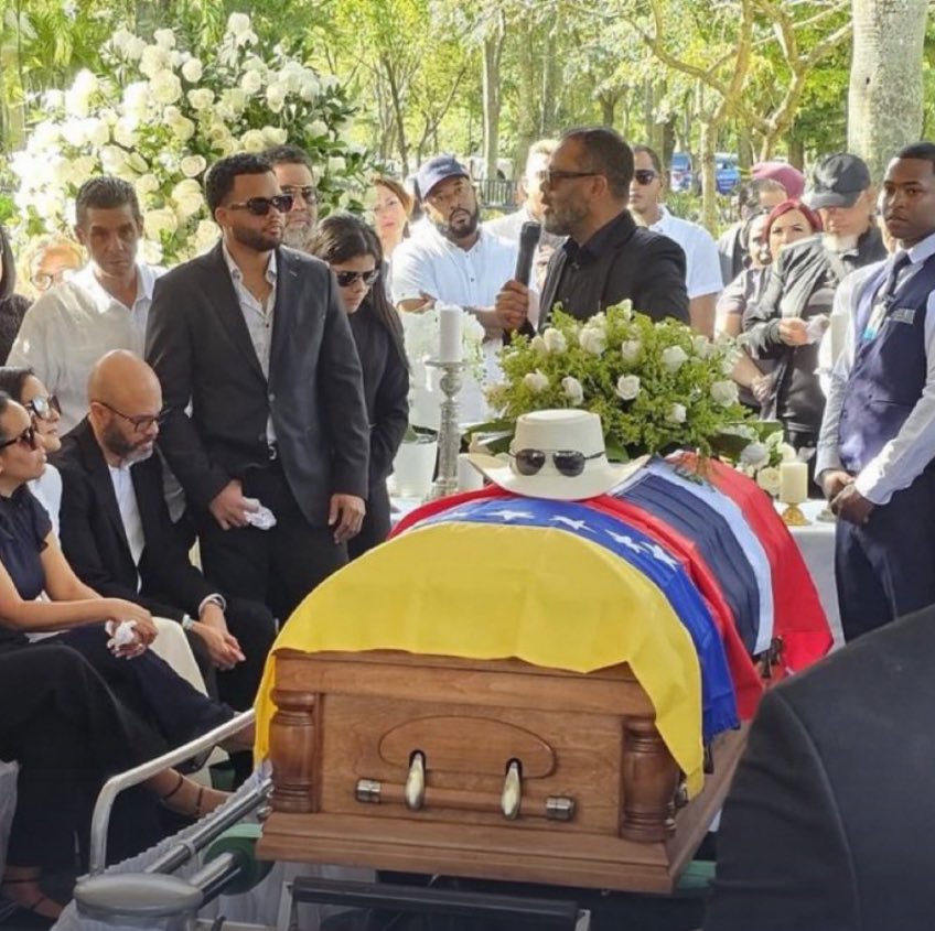 Esto me rompió más el corazón. Cuando nos decía que se sentía “domincano-venezolano” pues, era así. Venezuela también lo amó.