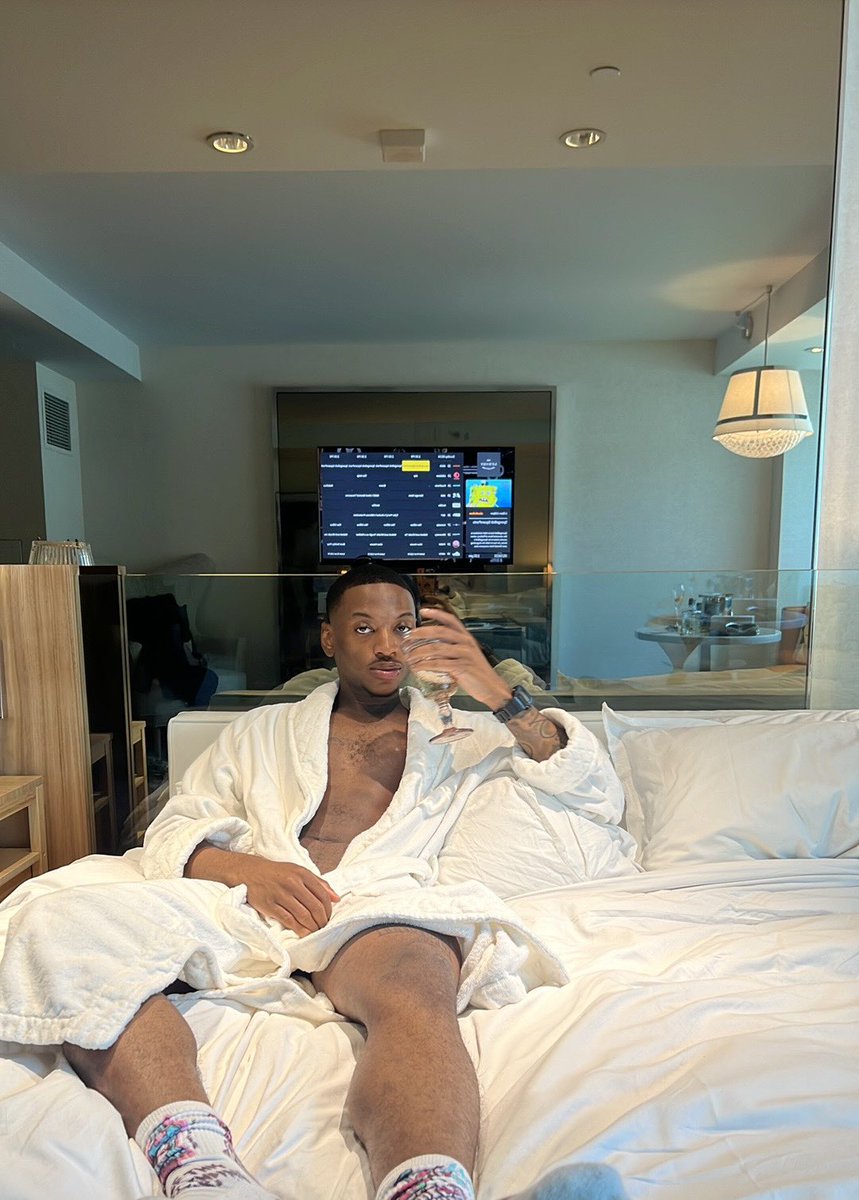 kvngw_'s tweet image. Take a shot w meeeeeeeeee