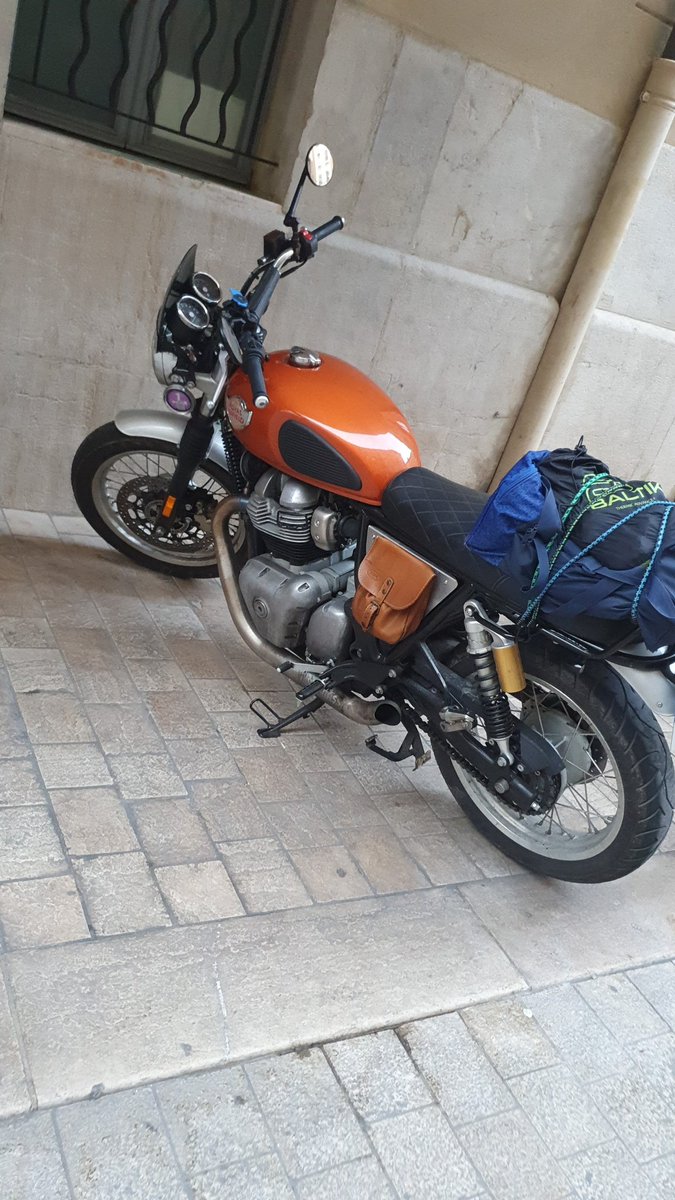 PrenomEdouard's tweet photo. Moto volée à Marseille le 10 avril, immatriculée FQ-056-HZ.
Elle a un sticker tête de mort sur le flanc droit, un porte sacoche latéral, et est assez bruyante (pots cours)

Merci de RT et de me DM ou de contacter la police si vous la voyez. https://t.co/DNBtrnScnw