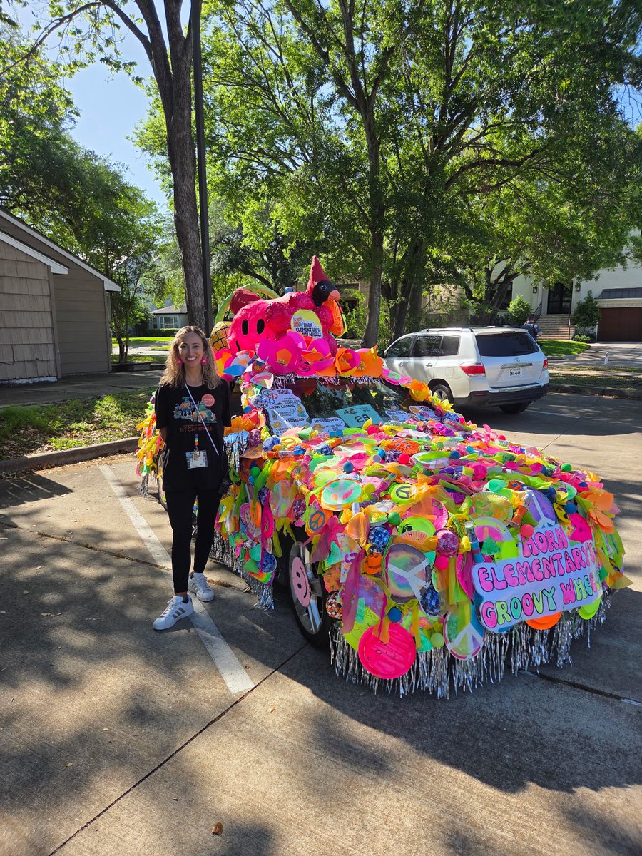 hornelem's tweet photo. Our art car is pretty groovy! A big thank you to our art car club and Ms. Guelzow! @ArtHornElem https://t.co/JVxuTassip