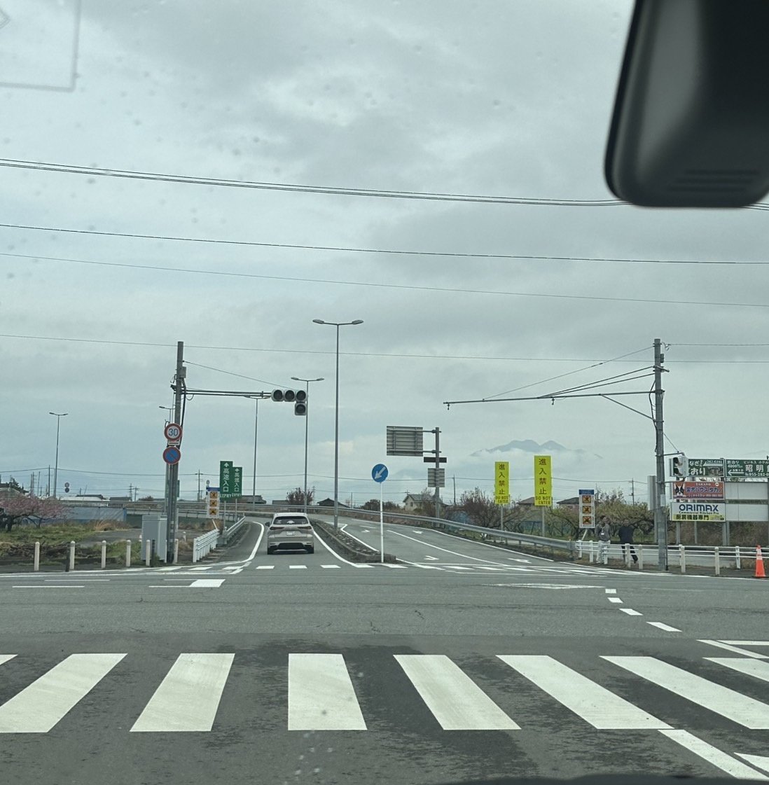 e_ta_ventforet's tweet photo. 駐車場も空いてるし臨時Pはガラガラだしインター封鎖の気配すらなし
＃南アルプス ＃コストコ https://t.co/QG7uivYQl8