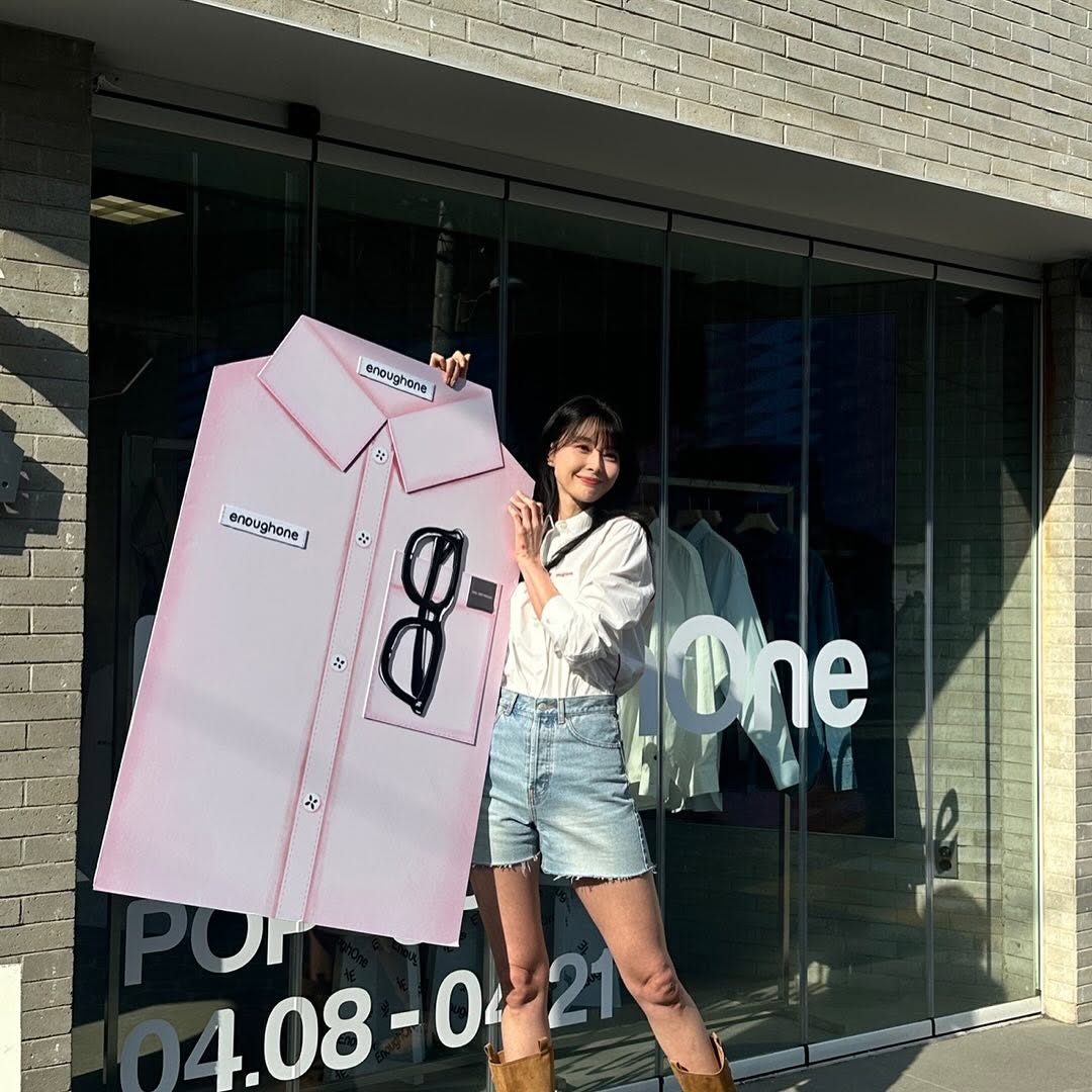 mariabettina01's tweet photo. #KwonNara at #EnoughOne's first pop-up store at #TomGreyhound in Seongsu🩵
🎥 IG: _oneskitchen_ 4/8/2025
🖇️ https://t.co/Xv2eSzbMcp
#TOMG #권나라 #hv_nara #KwonAyoon https://t.co/XeX9FKeEyt