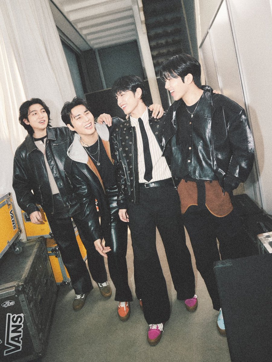 carpediemk1219d's tweet photo. VANS #DAY6 https://t.co/Qx62muGsav