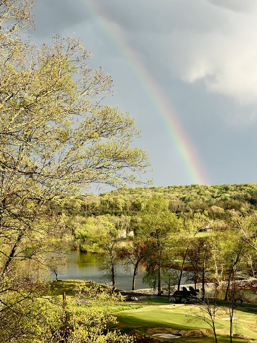 AutosandMore's tweet photo. @10weather rainbow in Kodak at 7pm. #rainbow https://t.co/KLI84yBrGB