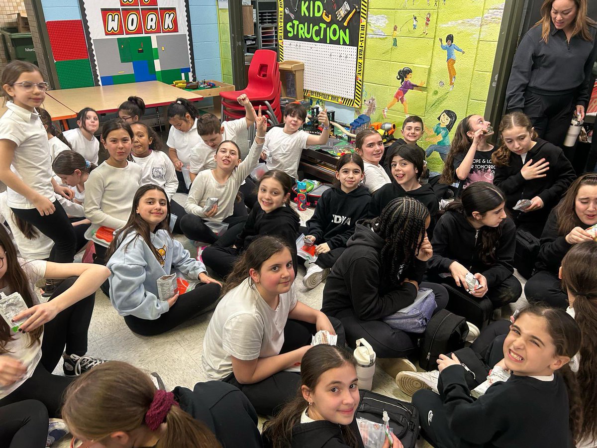 Leonardo Da Vinci Academy (@ldva_1) on Twitter photo A big thank you to Maxi RDP for helping us fuel our amazing performers and alumni today during our dress rehearsal for our Neuro Gala!! 🍎 <a href="/PC_Charity/">PC Children's Charity</a> <a href="/EnglishMTL/">English Montreal School Board</a> A big thank you to Maxi RDP for helping us fuel our amazing performers and alumni today during our dress rehearsal for our Neuro Gala!! 🍎 <a href="/PC_Charity/">PC Children's Charity</a> <a href="/EnglishMTL/">English Montreal School Board</a>