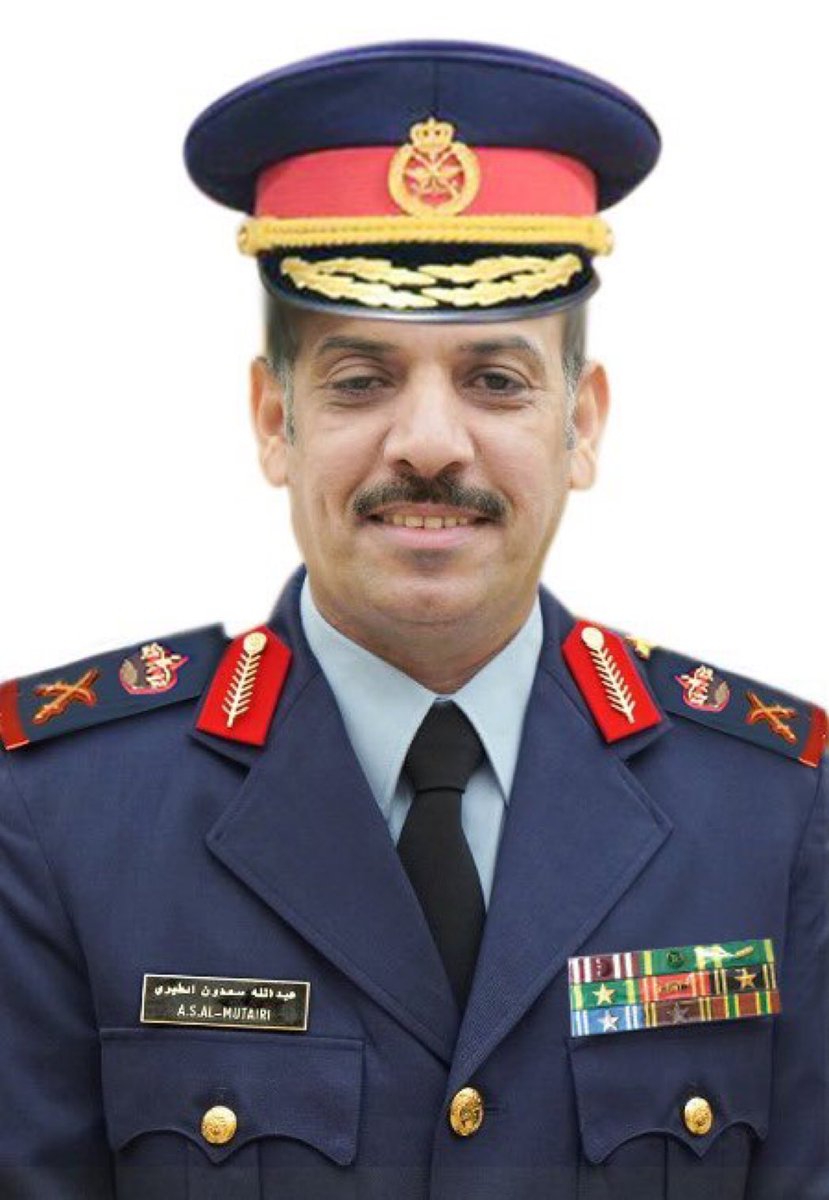 ترجل الشهم الكريم خلقاً وادباً من منصبه في السلك العسكري تاركاً خلفه ارثاً كبيرا من العطاء والوفاء طيلة خدمتة العسكريه لم يغلق ابوابه عن مساعدة الناس .. اللواء ركن عبدالله سعدون الهاملي قصه مليئه بالطيب والمرجله يصعب اختصار في كلمتين .. وفقك الله في حياتك وادام عليك نعمة الصحه