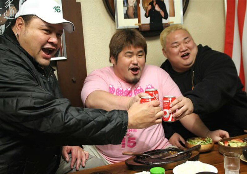 hamachanko's tweet photo. 横綱が亡くなって1年が経ちました。
献杯🍺
#浜亮太
#曙太郎
#SMOP https://t.co/gvannNSmh7