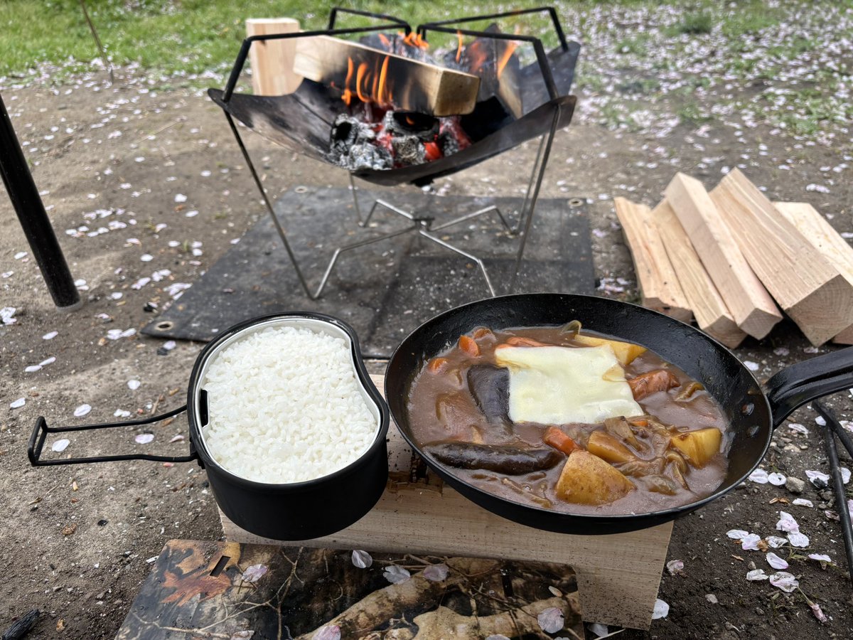 シメの朝カレー🍛
いただきます😋