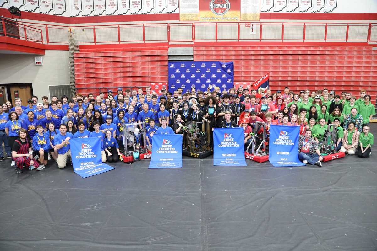 1747robotics's tweet image. 1747 had an amazing time at the Indiana State Competition! We loved cheering for our alliances as we went through the competition! A special thanks to our alliance partners @FRC7457 @TechHOUNDS868 and @Team3487 as we won State with them! Good luck to teams going to Worlds! 💚🐼