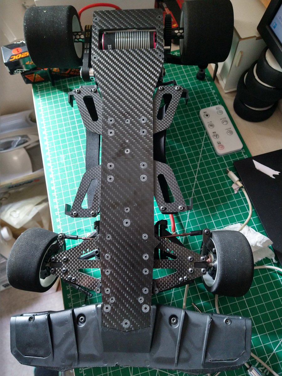 daichie2's tweet photo. 強度不足なので、強化 シャシー 設計してみた。ぴったりでいい感じ。
#serpent#viper988e #taipan https://t.co/J84oPCUZNx