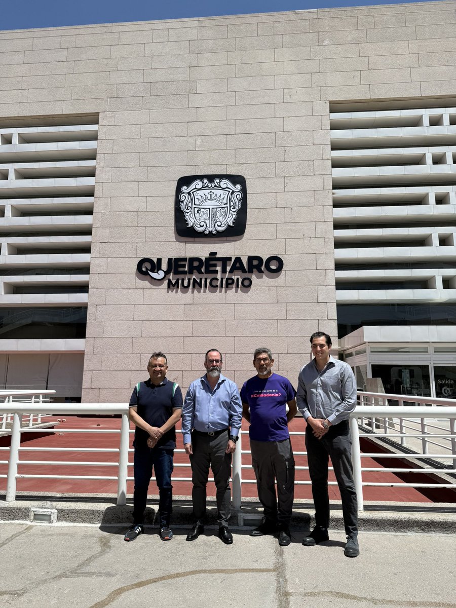 Para el presidente municipal <a href="/FeliFerMacias/">Felipe Fernando Macías</a> el trabajo con la Sociedad Civil Organizada es fundamental para acceder a un #QuerétaroConFuturo. Hoy continuamos en la construcción de la agenda ciudadana con <a href="/FrenteQueretano/">Frente Queretano por el DNDEL</a> y <a href="/CivicaQueretaro/">Cívica Querétaro, Confederación de OSC</a>. Trabajar desde las coincidencias