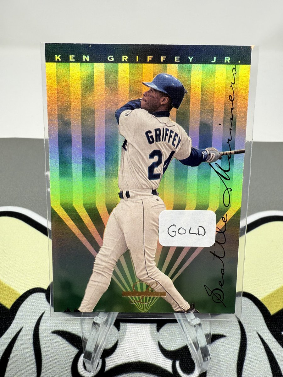 MikesUpperDeck1's tweet photo. 570
#BaseballMania Night 8
1995 Leaf Limited Gold Griffey
$4
Please see pinned tweet for shipping! https://t.co/OqQJ9dq0qc