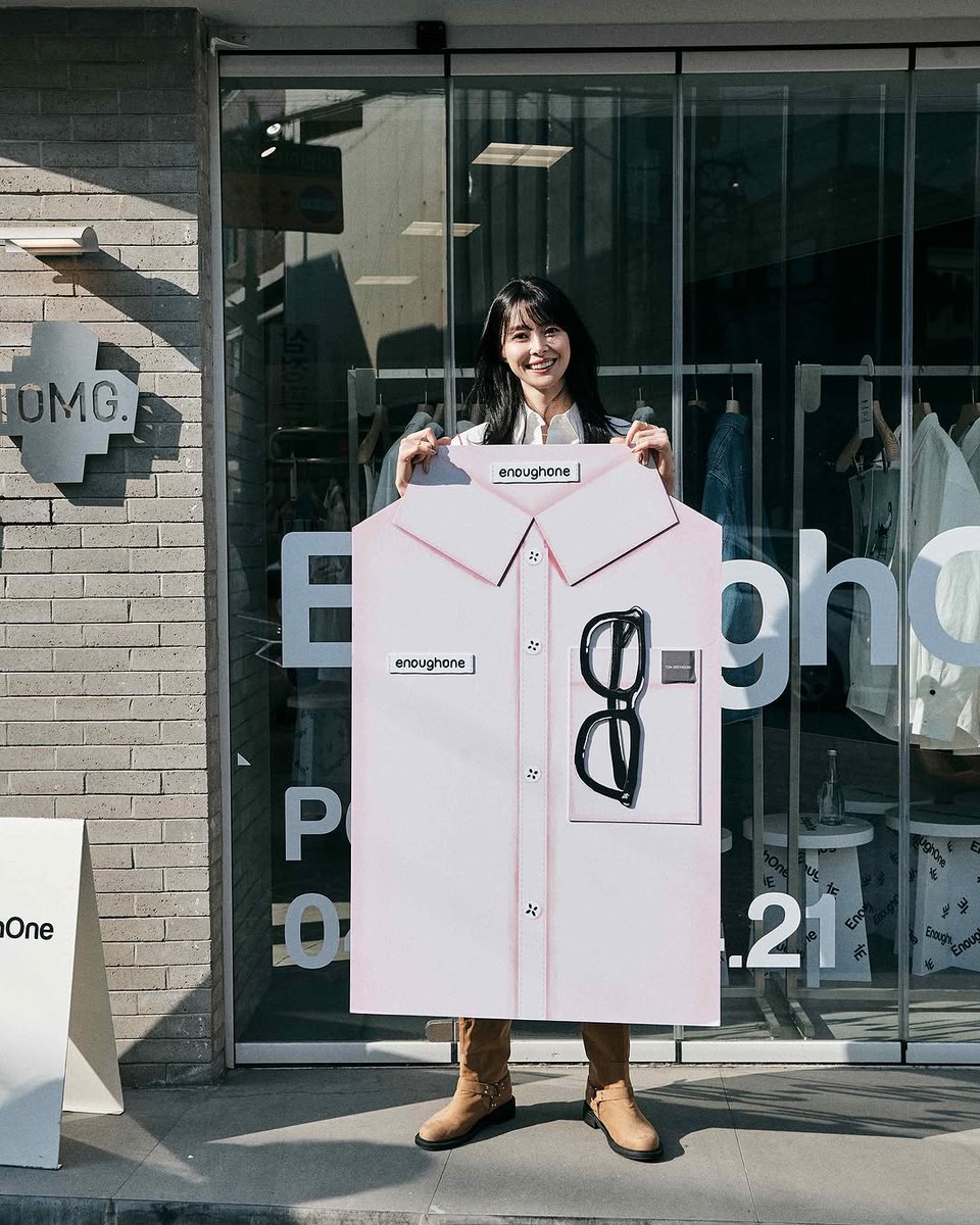 mariabettina01's tweet photo. #KwonNara shining at the opening of #EnoughOne's #TomGreyhound Pop-up Store last 4/8/2025🩵
🎥 IG: ourlogmag 4/10/2025
🖇️ https://t.co/u0Vv51TCoB
#TOMG #권나라 #hv_nara #KwonAyoon https://t.co/1vT85LFVa0
