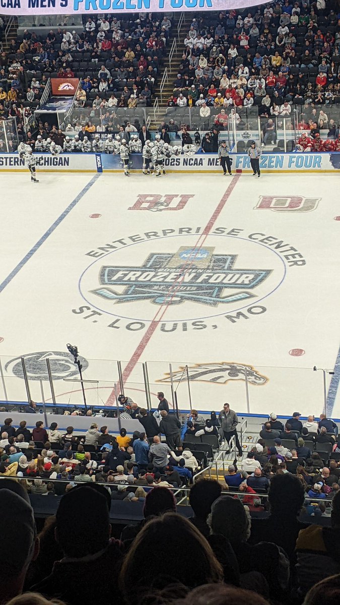 PL8NJD's tweet photo. From section 319
Nehring and Pohlkamp #bucciovertimechallenge https://t.co/PhFsXOo8P1