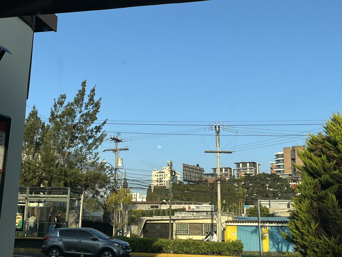 MichiDeLaArena's tweet photo. #Moon https://t.co/yRS4MCY4kl