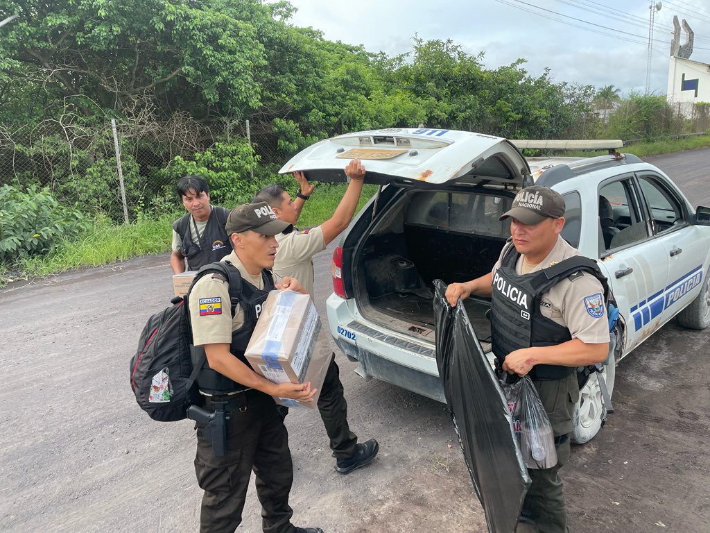 CNEGalápagos tweet media