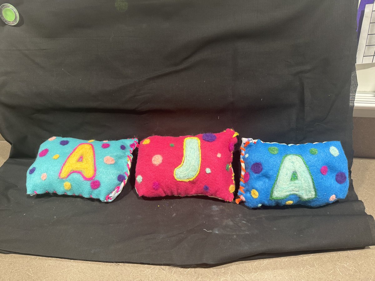 brandyb422's tweet photo. 4th grade just showing off their needle felting, dying, and sewing skills! @campbellcubs @KatyISDFineArts https://t.co/qJLtH80I53