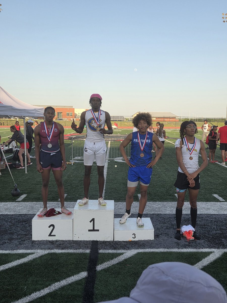 Andre Mitchell with a 39.01 in the 300h for 2nd place in area. 👊 🤜 🎟 to UTA regionals.