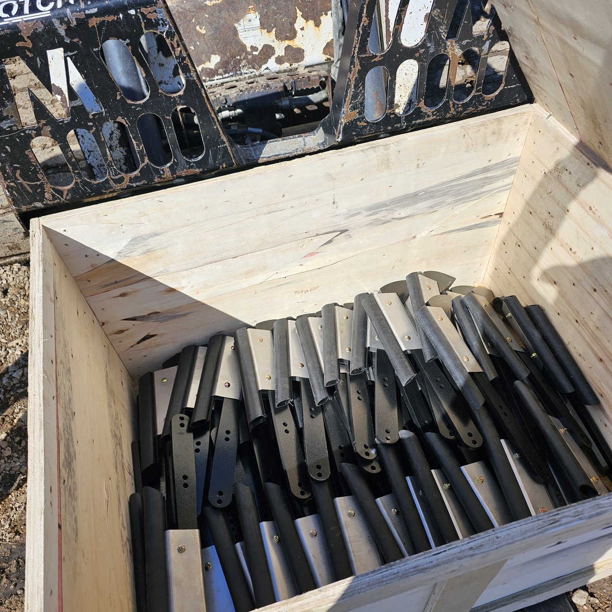 BuffaloAgLtd's tweet image. It&apos;s warming up fast in Sask, and the rush is on to be ready for this year&apos;s seeding season! #outfordelivery