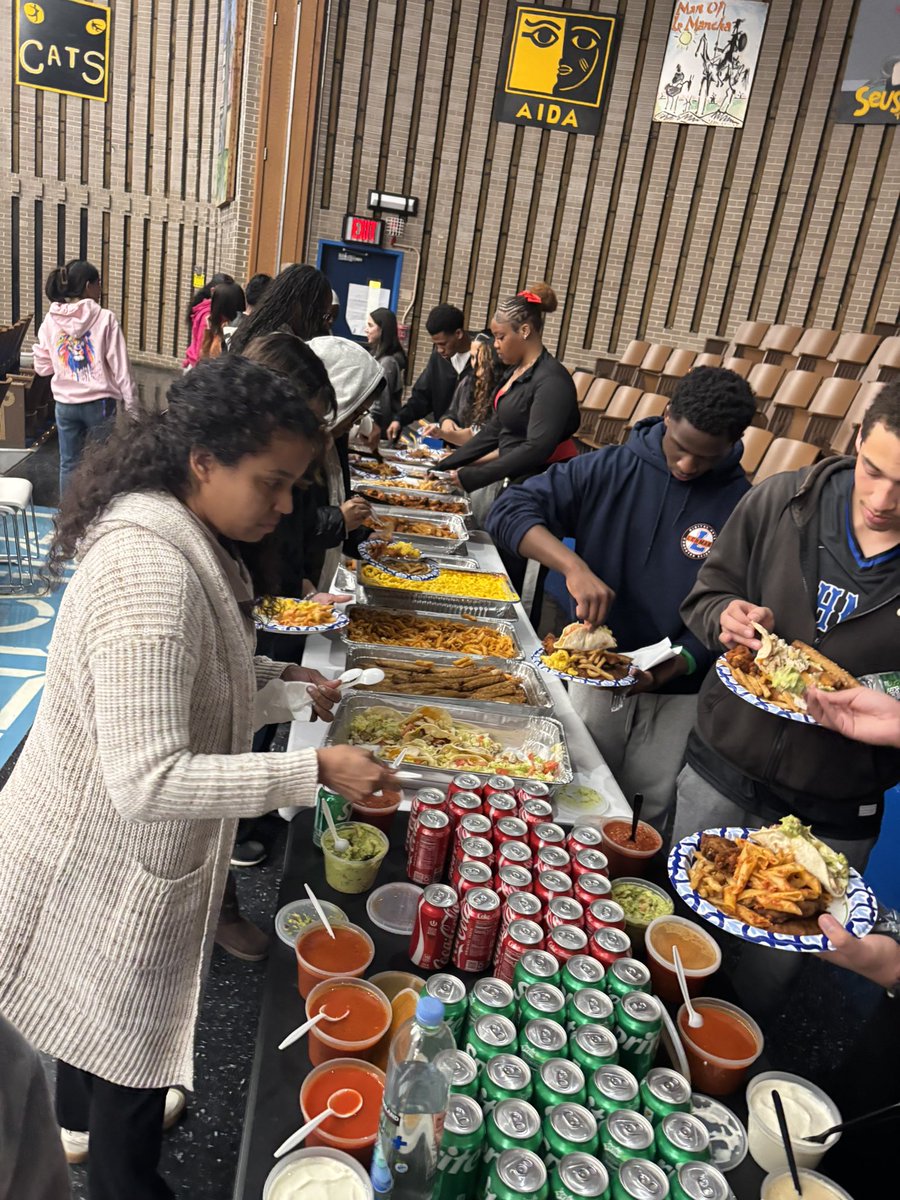 Principal_LHS_'s tweet photo. Campus collaboration with Schuylerville and Bronx River! https://t.co/kUDEDisq51