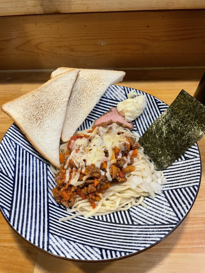 今一番注目される経済本を購入！

こないだ我が店のBGM ＃文化放送 にゲストに来て、その内容の説得力がガチンコ

読む暇はないが飾っておく

👉👉👉伊豆の干物屋さんから贈り物が！ニボT～

🉐渡り蟹と真鯛の交響楽団
🉐違法
🉐自家製ミートソースつけ麺
🉐鰹土佐造り玉

夜八～