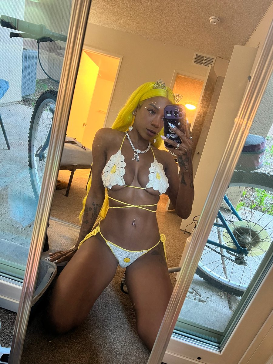 TheReinaMoon's tweet photo. A New Moon Has Risen…
💋 Soft. 🔥 Bold. 🖤 Mysterious.
✨ Welcome To My World.
💌 Discord Link In Bio.
Come Get A Little Closer…
#ReinaMoon #Cosplay #AnimeLover https://t.co/F1Q25QaSpk