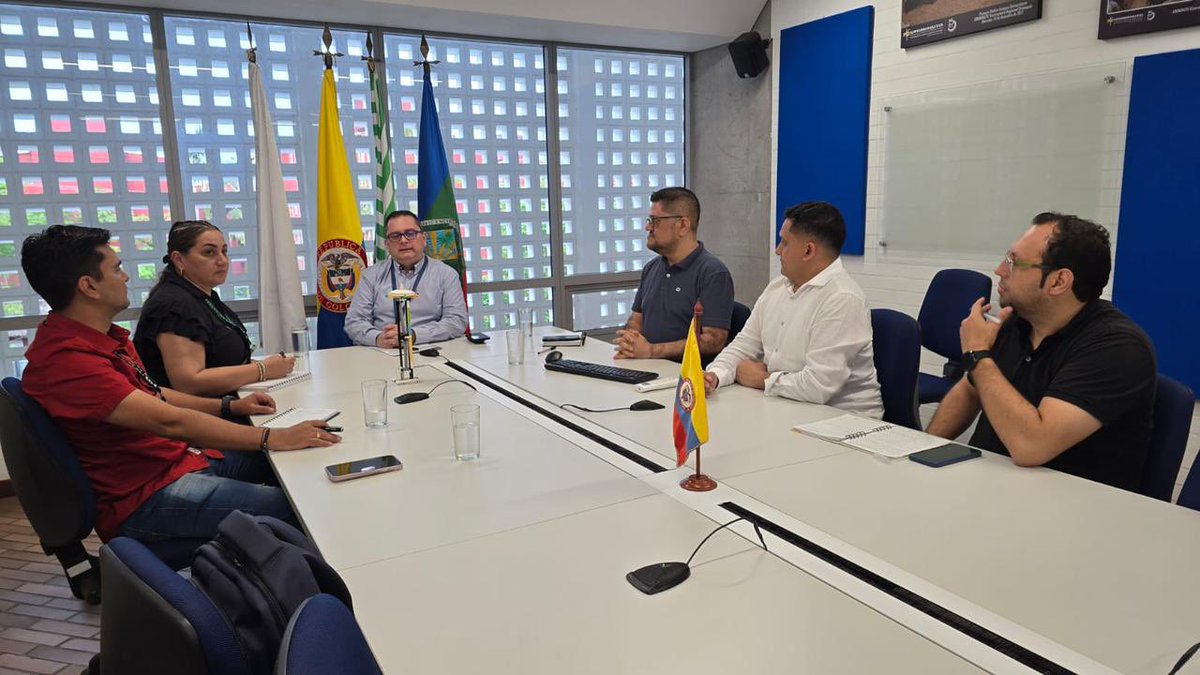 Nos reunimos con el Rector de la Uniminuto Oriente y el Director del Centro Universitario sede Villavicencio. El propósito es concertar prácticas para estudiantes y coordinar actividades de apropiación tecnológica de los niños, niñas, jóvenes y adolescentes del Meta.