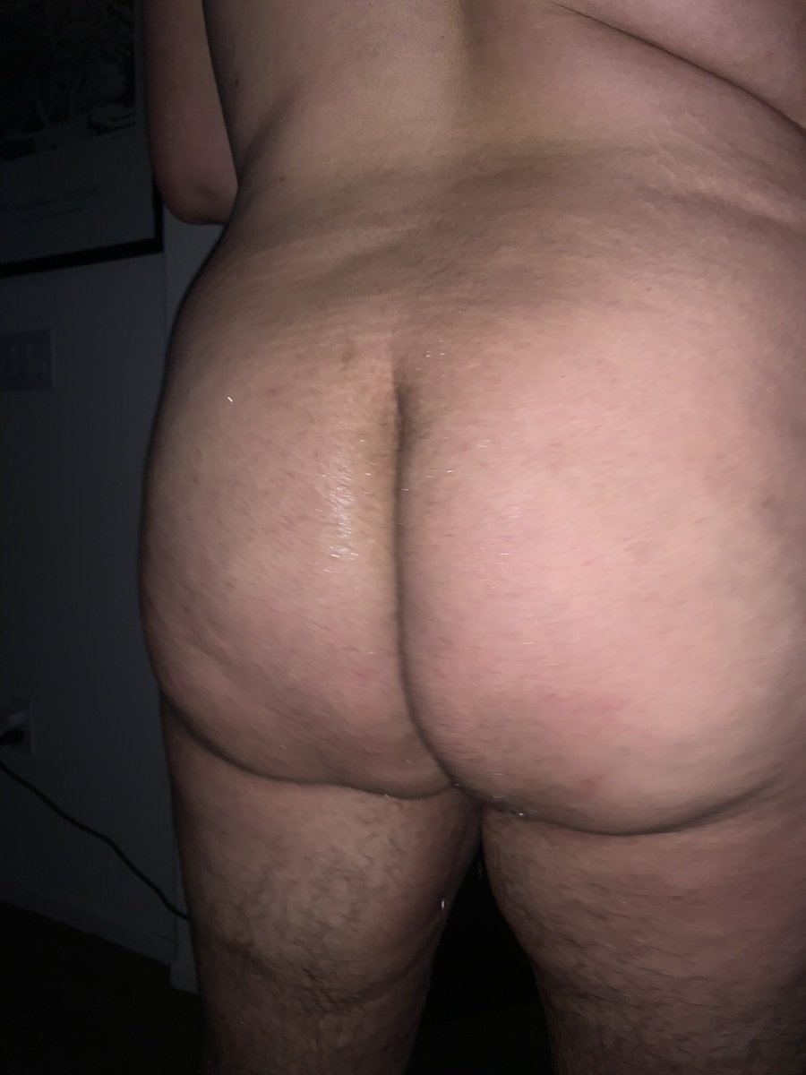 DadHunterXXX's tweet photo. I’m so fucking lucky 🍑
#FatAss #BootyKing https://t.co/2UMKQmtlRC