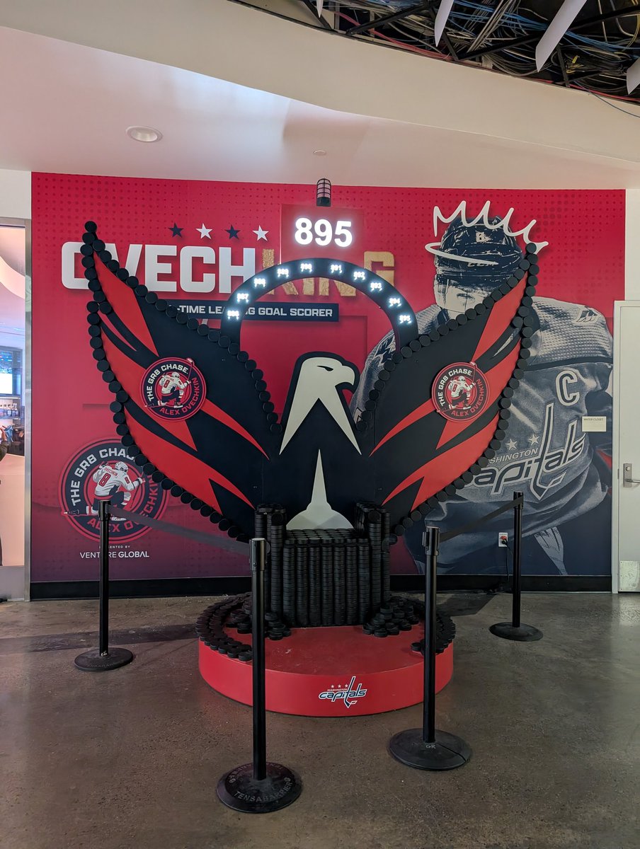 Randomasdf's tweet photo. Happy 895 Celebration!! 🎉 https://t.co/KxSNClF0FG