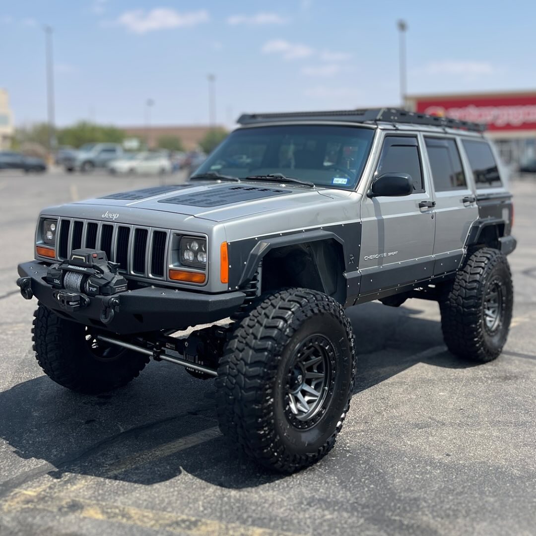 RustysOffRoad's tweet photo. Superclean XJ from @exclusiveautodetailingg featuring Rusty's Steel Fenders!

Make room for ALL the articulation!

❌Not your ordinary XJ ❌ 
 
#AmericanMade #XJ #Cherokee #RunsRustys #JeepFurther #XJHQ #IsYourJeepReady #48Years https://t.co/hVUq7xV10h