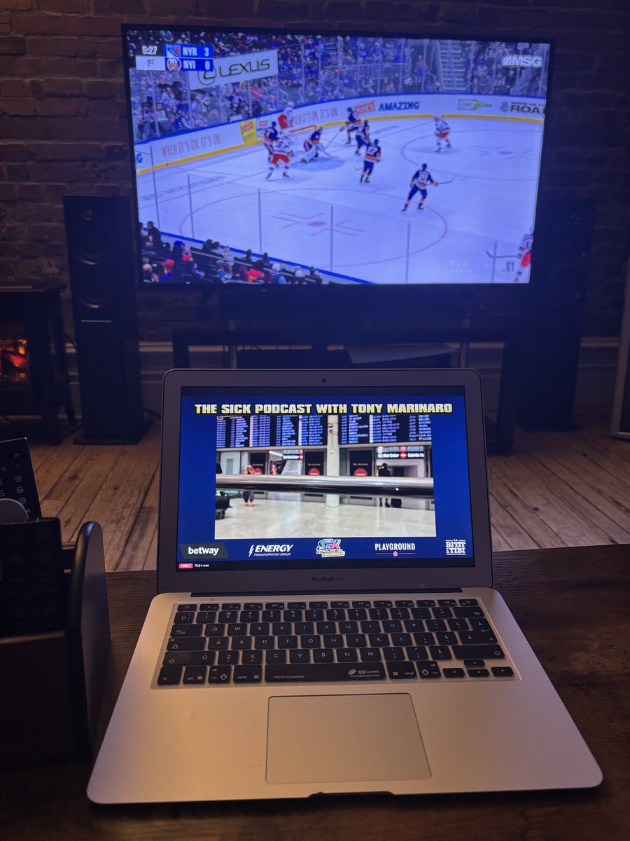 Wingster26's tweet photo. 92,000 personnes qui regardent le LIVE de @TonyMarinaro pour voir l’arrivée d’Ivan Demidov en direct. 🤣🏒
@thesickpodcasts
#DemidovWatch
#OnlyInMontreal
#GoHabsGo https://t.co/iDwaSv3wHi