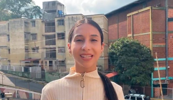 VPITV's tweet image. #URGENTE | Tribunal 1 dictó privativa de libertad contra la periodista Nakary Ramos y su esposo -también camarógrafo- Gianni González, detenidos este jueves #10Abr en horas del mediodía en Caracas.

El Ministerio Público las acusa de "Instigación al Odio y Publicación de Noticias…