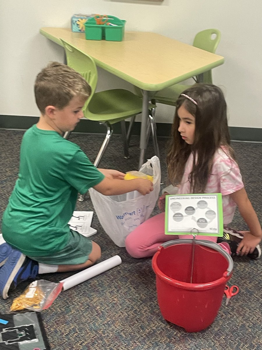 timmyGTI's tweet image. 2nd @WGESdragons biomedical engineers during the TEST & IMPROVE stages of the #EngineeringDesignProcess! Testing for durability, stability, & comfort #realworldlearning #collaboration #criticalthinking #communication #creativity #AnimalNationPBL #TPSPTimmy @yesatmos