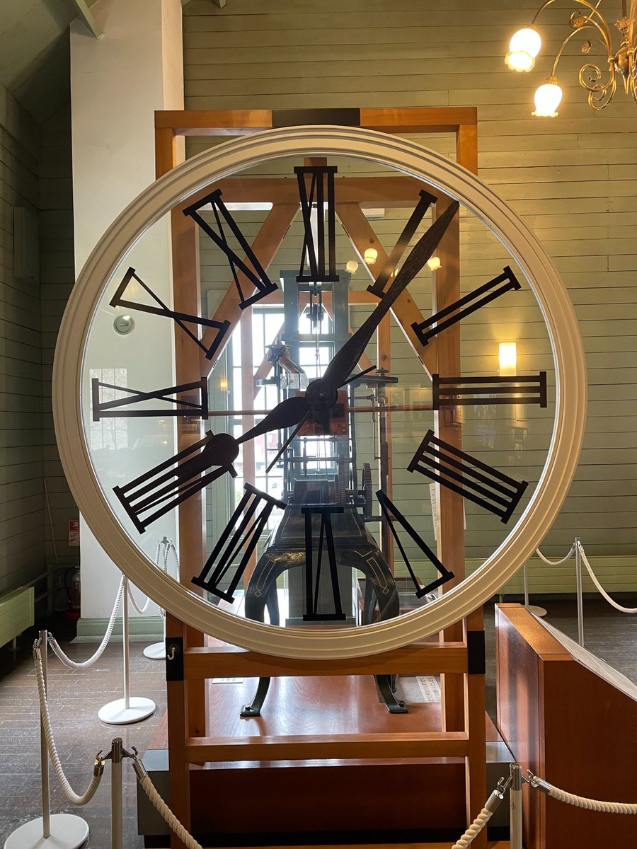 時計台の時計文字盤の大きさは、館内2階に展示しいる姉妹時計と一緒に