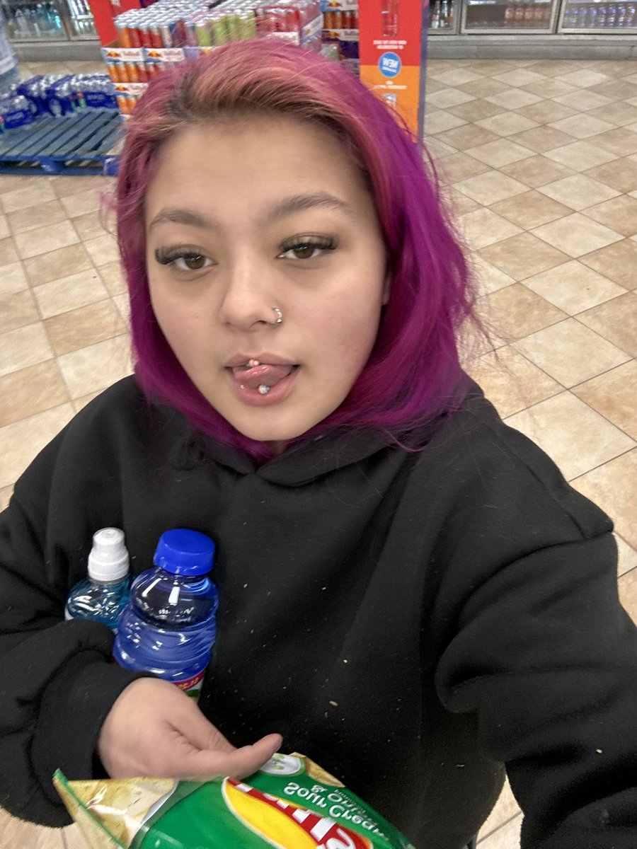miakay0's tweet photo. mood when they send first talk later 🤭 https://t.co/SQycCPh8iG