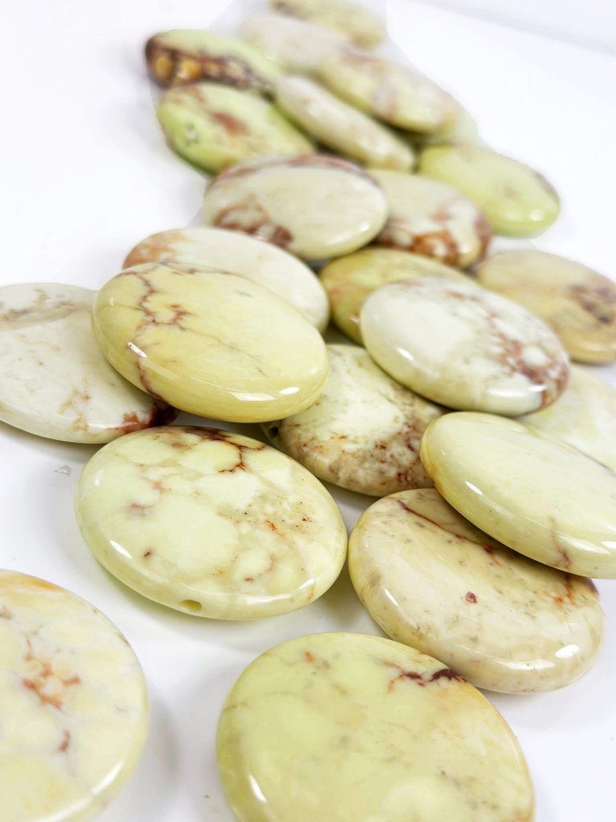 HartmanRose2's tweet photo. Shown Lemon Chrysoprase Jasper 40mm Puff round smooth on two sides. https://t.co/P5D64QOMs5
We will now be selling Gemstones on our site. Genuine stones have been another division of our company for 25 years. We will be listing over 100 different gemstones of all sizes. https://t.co/B7kbmkIrgL