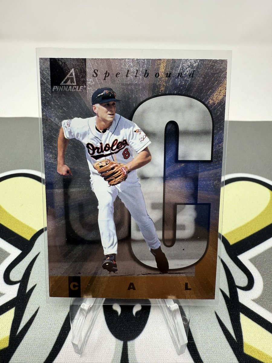 MikesUpperDeck1's tweet photo. 584
#BaseballMania Night 8
1997 Pinnacle Spellbound Cal Ripken “C”
$8
Please see pinned tweet for shipping! https://t.co/LLMQuwOnei